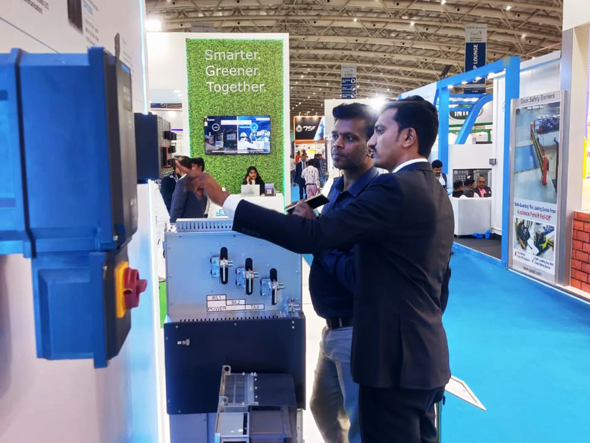 Sales present the automation product to visitor