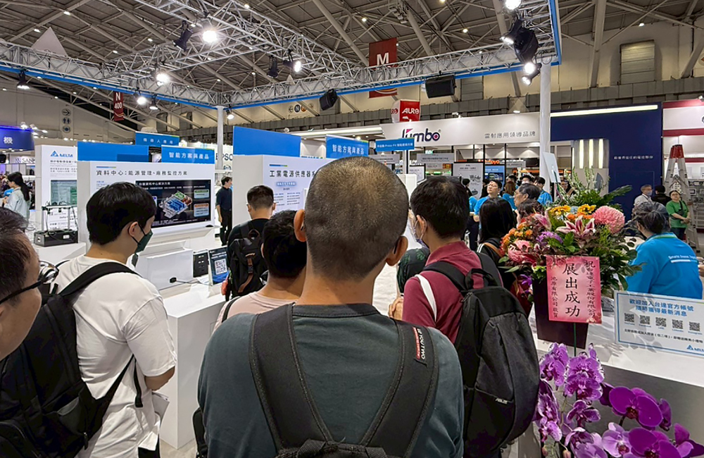 透過LED燈箱展示座打造實體產品結合影片的方式，台達展出了PMS、DIN ECO及DIN PRO系列產品，展會期間吸引許多訪客駐足、觀看。