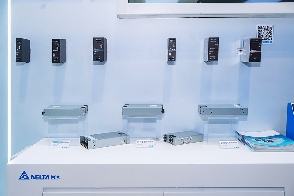 全新 PMS 系列採用PMBus®通訊協定，實現即時和遠端監控